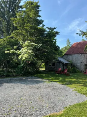 Historic 1785 Cape on 46 Forest Acres/ Water View/Pet Friendly