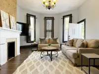 Downtown EVV 2BR- 1.5BA Apt-  Chandler A