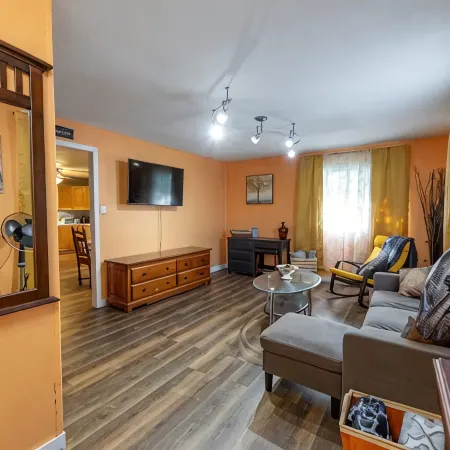 Seasons Suite 3BR in Hinton, AB