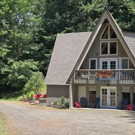 4-bedroom cabin in peaceful Lakeside Oregon
