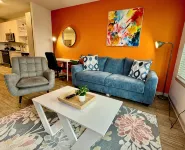 Stylish King Bed Southside Pool Gym TownCenter I95