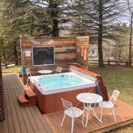 Historical Lodge in Elkhart Lake with Hot Tub