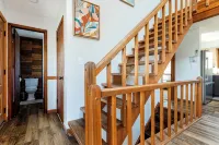 Modern Rustic Lodge! 2 min. walk to Ski Slopes, 6TVs, Linens, WiFi, A/C, Firepit - 2 étoiles