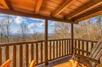 Mountain views, HUGE theater room, hot tub, game room!! - Mountain view