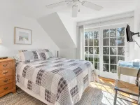 Maushop Village, 2-Bedroom, 1.5 Baths, Sleeps 4,  A/C, Patios & Private Beach Hoteles en Mashpee