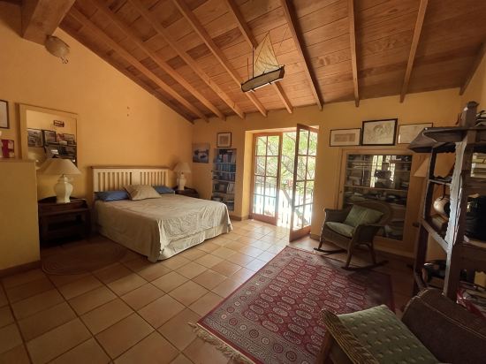 Country house with heated swimming pool for exclusive use between the sea and the mountains.