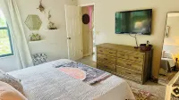 Boho-Style 2 Bed 2 Bath - 5 Mins From The Beach - Fenced In Yard - Pet Friendly - Wifi