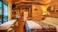 Mountain Serenity & Close to Hiking, Rafting, Fishing and KayakingWolf Song" - Homestays