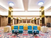 Golden Tulip Essential Tangerang Hotels near Benteng Stadium