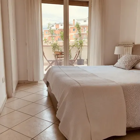 NEW BEAUTIFUL APARTMENT WITH LARGE TERRACE- A CASA DI CAROLINA