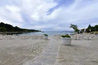 Apartment NOA1 Poreč-Tar with swimming pool, balcony, games room, Wi-Fi, barbeque