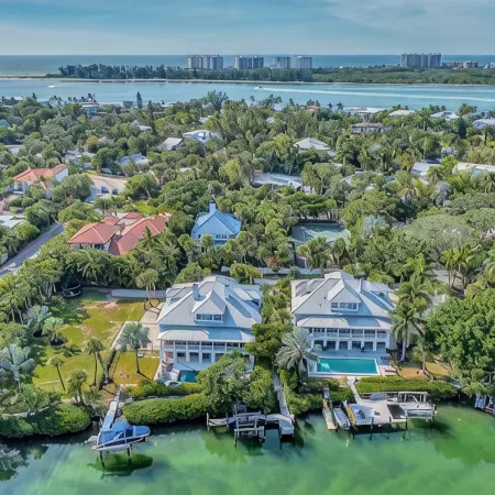 Your Personal Resort-12 Beds, Pool, Bocce Ball, Boating & so Much More!