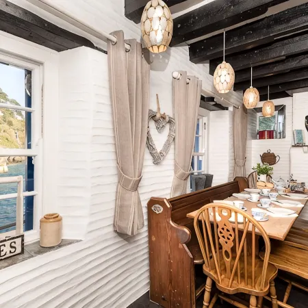 Stunning house right by the sea, spectacular far reaching sea views in Polperro