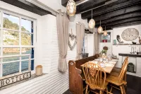 Stunning house right by the sea, spectacular far reaching sea views in Polperro
