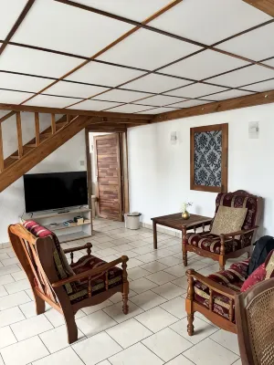 Apartment a une min a Pieds Près de la Plage Wifi 24/7 Nespresso - Bintang 2