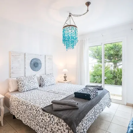 C1, in a Small Complex with Communal Pool 100m from the Sea
