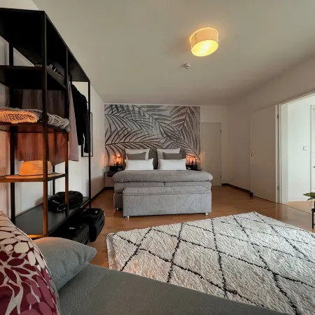 Luxurious penthouse apartment 200sqm in the Lotsenviertel 5 min to Altenliebe