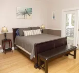 4 BR Charming Southern Style Home - North End - Property Name Villa Charm - 4-Star