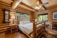 Luxury Verde River Lodge w/ Hot Tub, Pizza Oven, Game Room, Bar & Fire Pit - Chalets