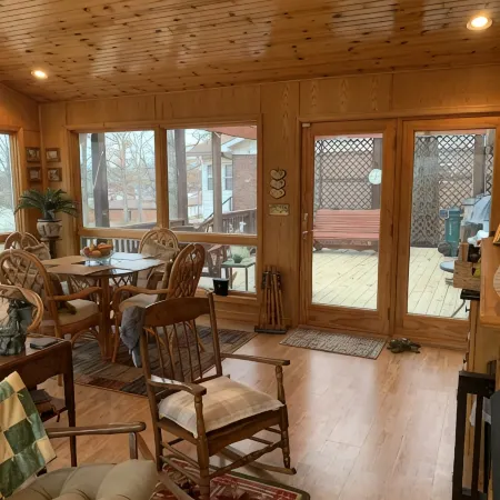 Home Sweet Home, Spacious Sunroom & Fun Deck!