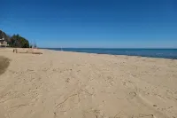 Sunrise Beach Oscoda - Lake Huron | Condo |Sleeps 8 |  3BR/2BA | Private Beach -  Habitaciones en casas particulares