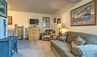 Mtn View Beauty- Walk to Slopes & Lake Lavinski- Top Rated Condo-Sleeps 5-Cheap