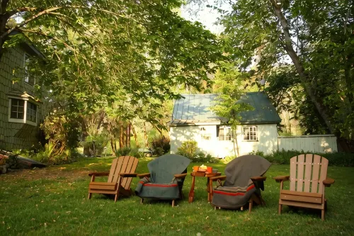 Beautiful Rustic Cabin and Bunkhouse on the Rogue River - 3-Star