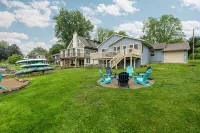 Anchors Away: Modern Irish Hills Lakefront w/ Beach, Dock, Kayaks, Cornhole