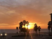 Santa Monica Beach House - Homestays