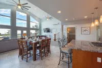 Luxury 6-bedroom home with View, Arcade Table, Fire table, Jet tubs, Deck, Wi-Fi