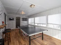 Game room, W/D, Full kitchen, Fire pit, Dog friendly, BBQ, steps to Deep Creek Hotels in McHenry