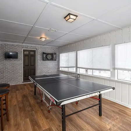 Game room, W/D, Full kitchen, Fire pit, Dog friendly, BBQ, steps to Deep Creek