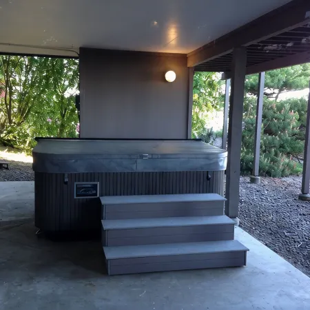 'Harbor View Grand'—Grand View, Home, Hot Tub, Sauna, and Concert Grand Piano.