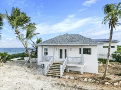 Cozy two-bedroom two bathroom on white sandy beach Hotels in 