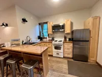 Cozy studio in gorgeous Salmon with AC, WiFi, Hot tub - 2 estrellas
