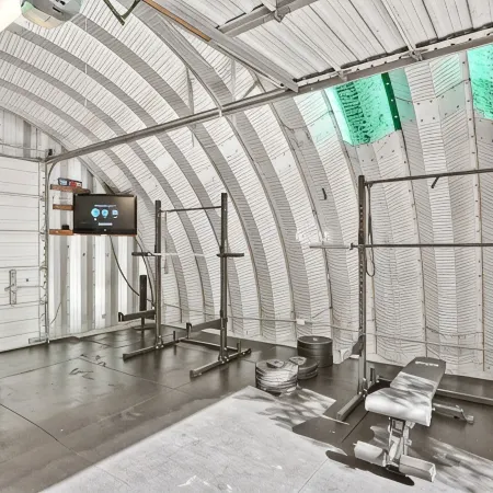 Pet Friendly Cabin w/hot tub. gym, cold plunge, & sauna