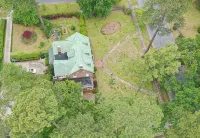 Entire Historic Home with 3620Sqft Perfect for Families - Homestays