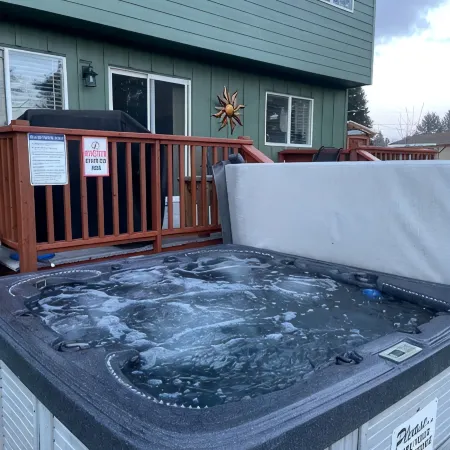 Bugsy's by the Beach ~ Hot Tub, Hammock Station & A/C