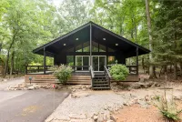 Gorgeous Lake Cabin in the Poconos with private hot tub - Homestays