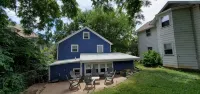 Great Location Great Value! 4 bedroom 2 full bath home in East Village - Homestays