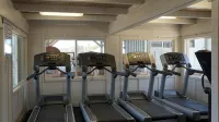 Remodeled Condo with / AC. Short Walk to Beach, Starbucks, and Shops. - نادي رياضي