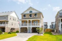 New Nags Head Remodel! Heated Pool - Hot Tub- Fire Pit. Steps to Beach. Dogs ok. - 2 estrellas