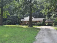 House / hot tub/pet friendly