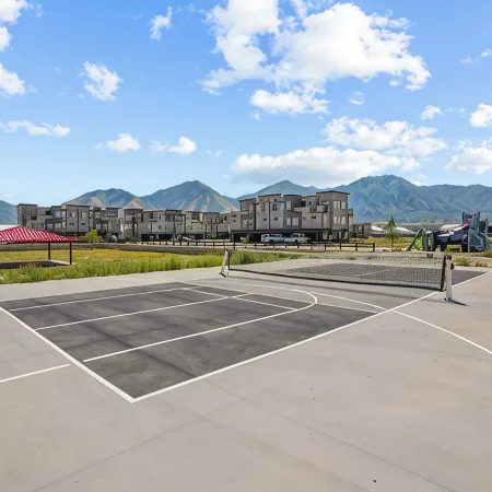 Charming 3-bedroom townhome with WiFi, AC in lovely small community
