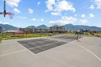 Charming 3-bedroom townhome with WiFi, AC in lovely small community