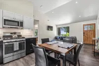 Romantic newly renovated beach cottage