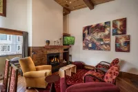 100 ft. to Gondola! Heart of Lionshead! Views, Fireplace, Balcony, Parking! - Bathtub