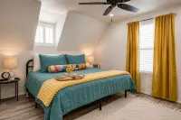 4Br Granbury Lakefront Home w/ Hot Tub, Dock & Game Room - 4성급