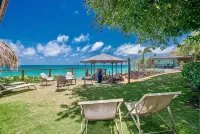 La Sirène du Diamant ,18 guestsSpacious beachfront rental in Martinique :  호텔