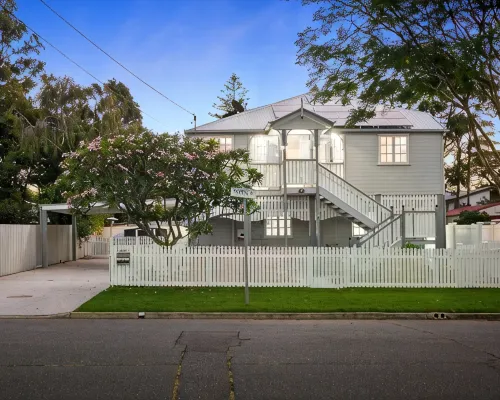 Bay Breeze Manor: Grand 5BR Queenslander Haven Hotels in Wynnum